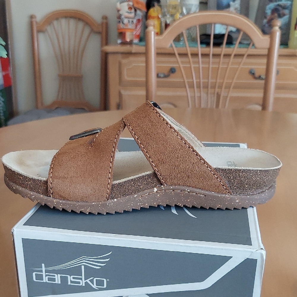 Dansko Sandals, Size 37 or 7 USA, Tan, Like NEW! - Picture 9 of 10